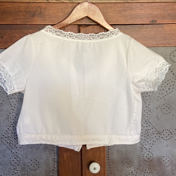 ❗️LAST DAY CLOSET CLOSING❗️ Brandy Melville Button Crop Lace Top Cream One Size - Picture 8 of 9